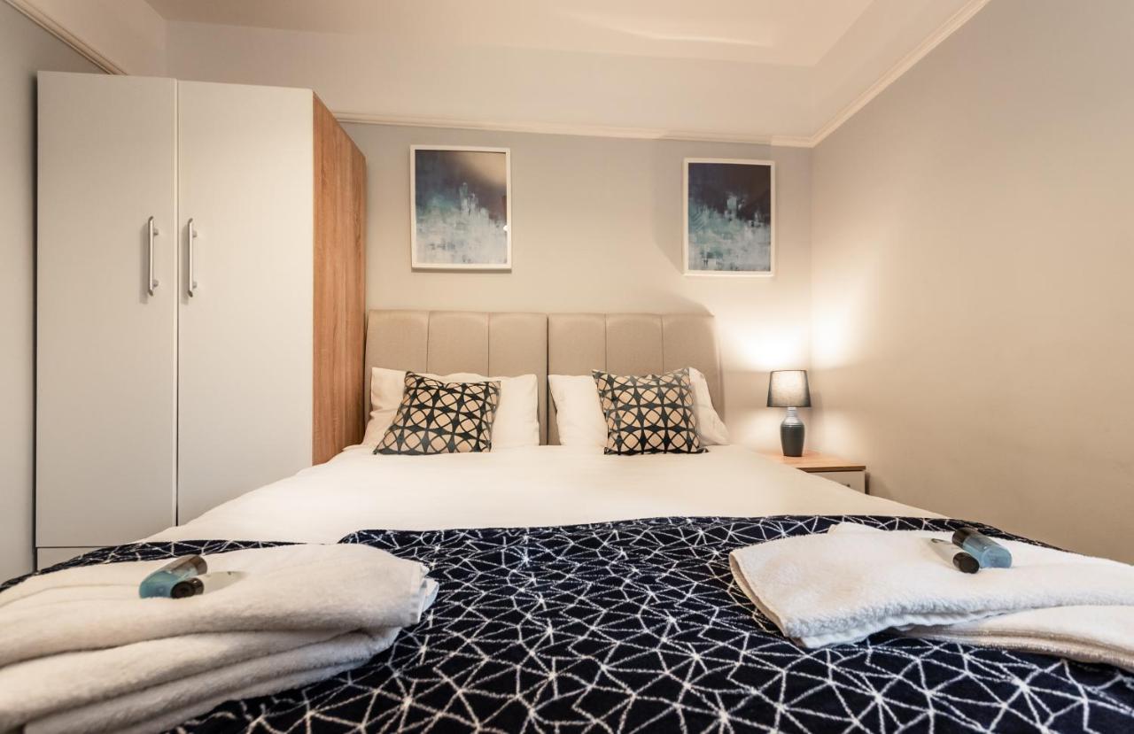 Best Price! Perfect Gunwharf Accommodation - 5 Single Beds Or Kingsize Free Parking Portsmouth Exterior photo