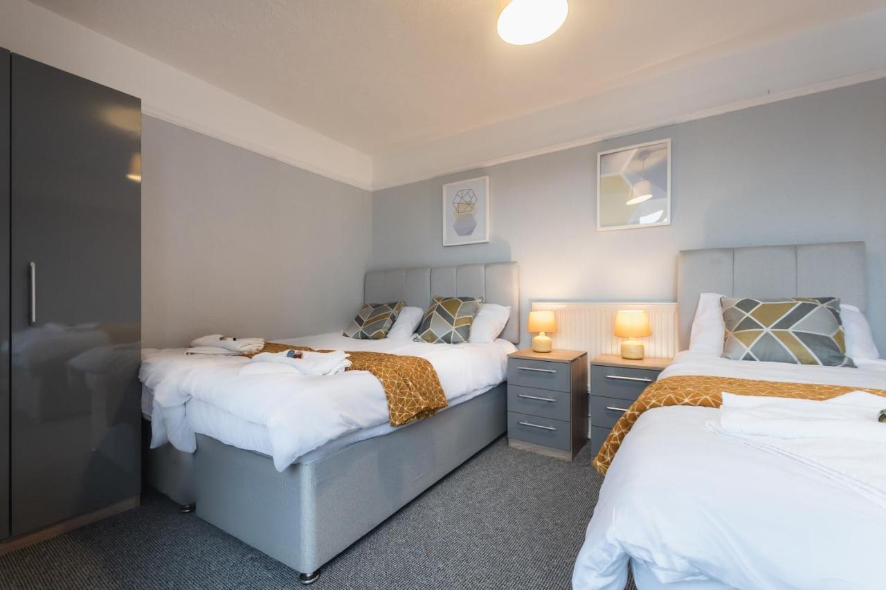 Best Price! Perfect Gunwharf Accommodation - 5 Single Beds Or Kingsize Free Parking Portsmouth Exterior photo