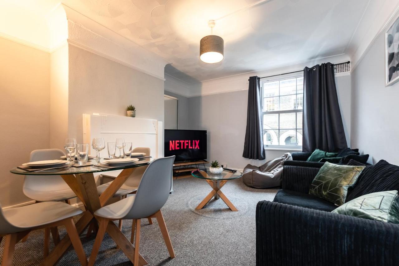Best Price! Perfect Gunwharf Accommodation - 5 Single Beds Or Kingsize Free Parking Portsmouth Exterior photo