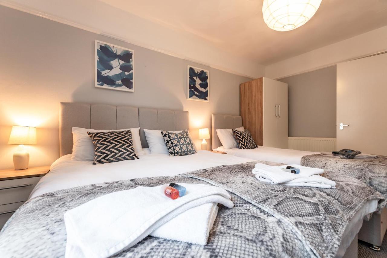 Best Price! Perfect Gunwharf Accommodation - 5 Single Beds Or Kingsize Free Parking Portsmouth Exterior photo