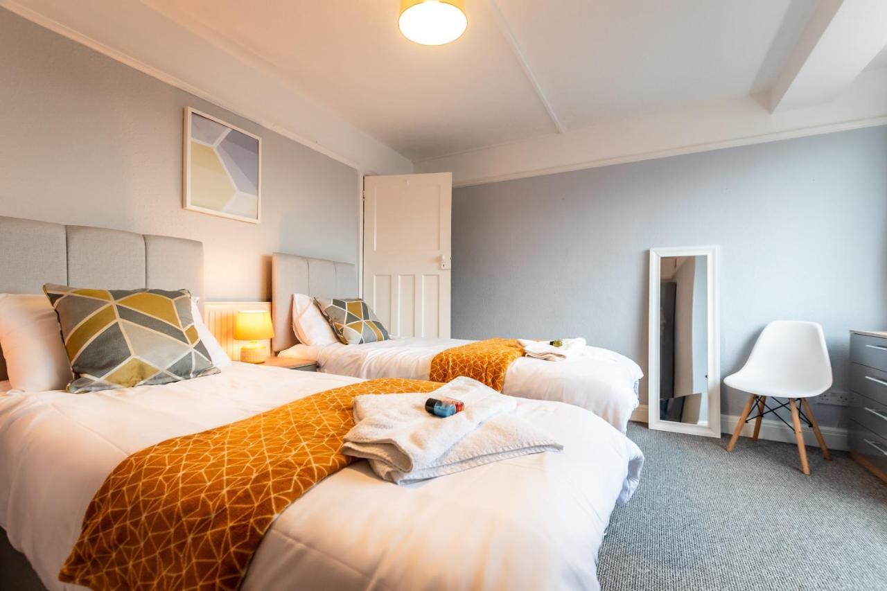 Best Price! Perfect Gunwharf Accommodation - 5 Single Beds Or Kingsize Free Parking Portsmouth Exterior photo
