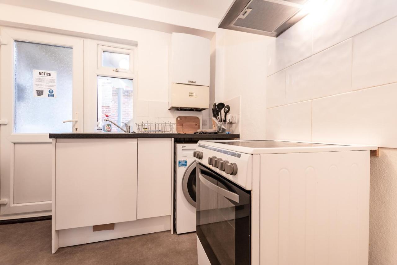 Best Price! Perfect Gunwharf Accommodation - 5 Single Beds Or Kingsize Free Parking Portsmouth Exterior photo