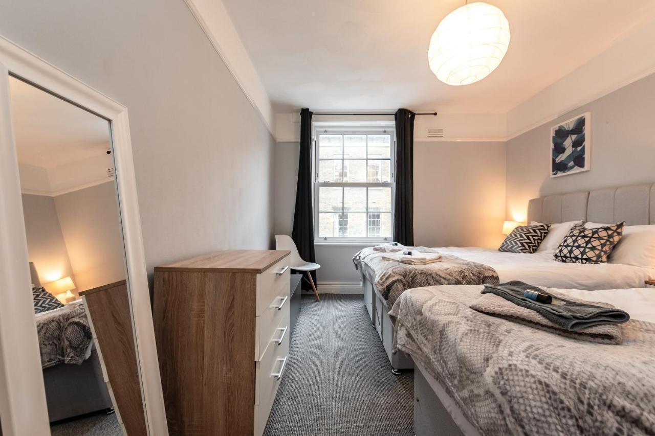 Best Price! Perfect Gunwharf Accommodation - 5 Single Beds Or Kingsize Free Parking Portsmouth Exterior photo