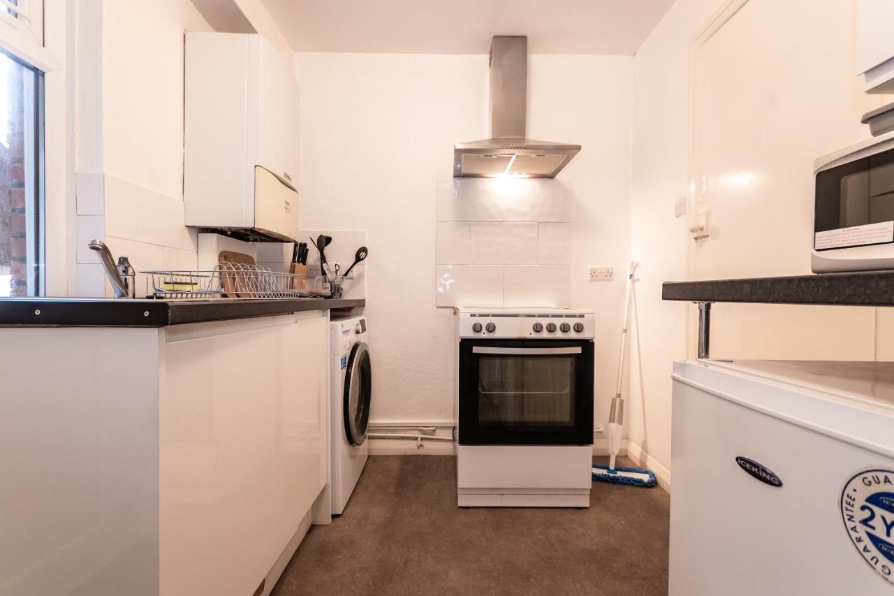 Best Price! Perfect Gunwharf Accommodation - 5 Single Beds Or Kingsize Free Parking Portsmouth Exterior photo