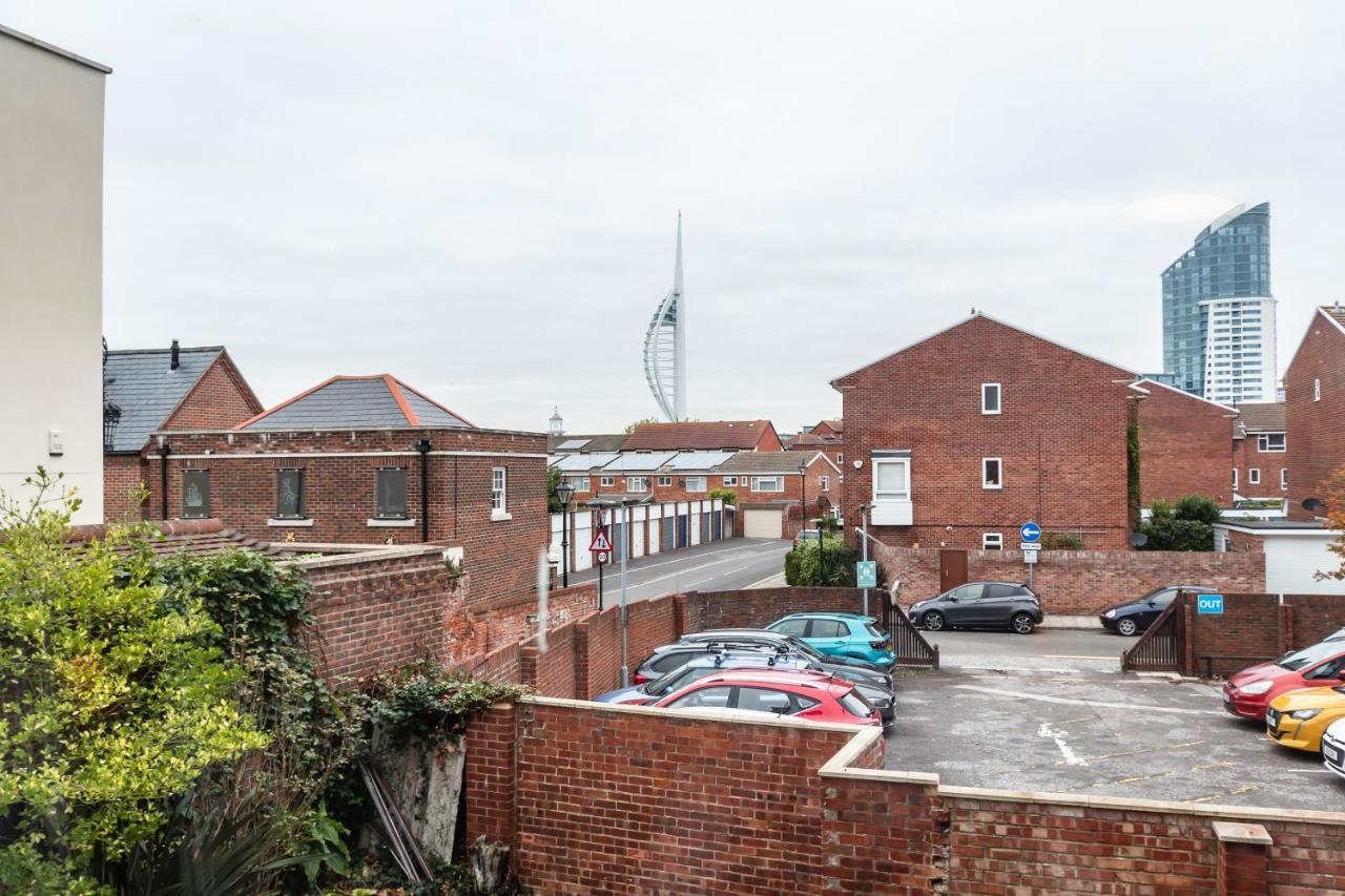 Best Price! Perfect Gunwharf Accommodation - 5 Single Beds Or Kingsize Free Parking Portsmouth Exterior photo