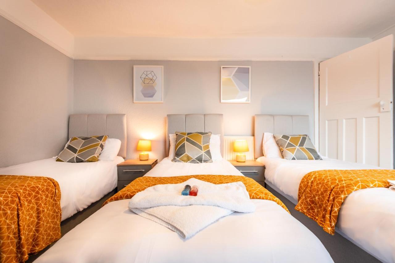 Best Price! Perfect Gunwharf Accommodation - 5 Single Beds Or Kingsize Free Parking Portsmouth Exterior photo